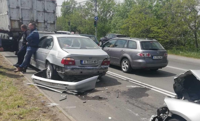 Верижна катастрофа на Е 79 между Мездра и Ботевград е станала