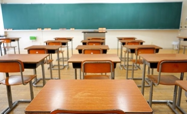 Поради влошените метеорологични условия и пътна обстановка в страната към