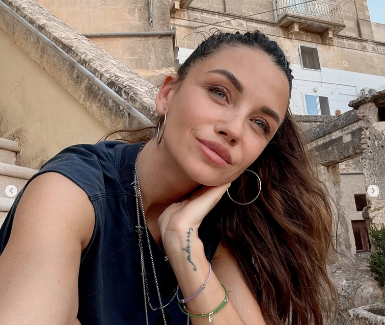 Диляна Попова отново прикова вниманието в социалните мрежи този път