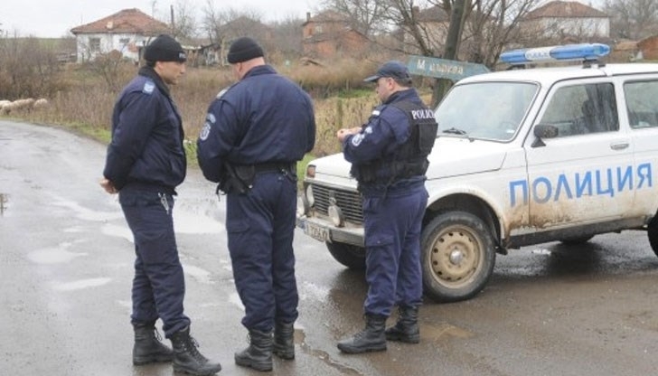 Полицаи са намерили незаконна пушка и патрони в животновъдна ферма