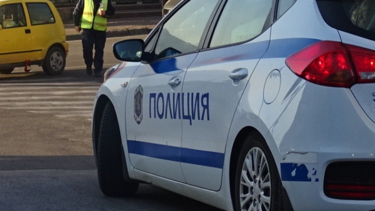 Полицията в Русе издирва шофьор убил пешеходец и избягал съобщиха