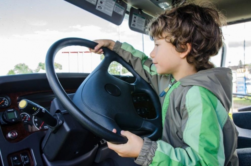 12-годишно момче е засечено да шофира камион край Силистра, съобщиха