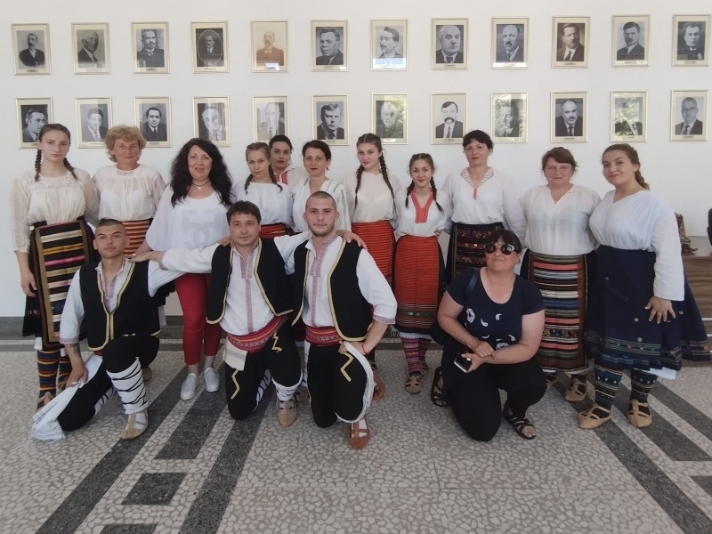 Самодейни състави и индивидуални участници от 20 читалища от област