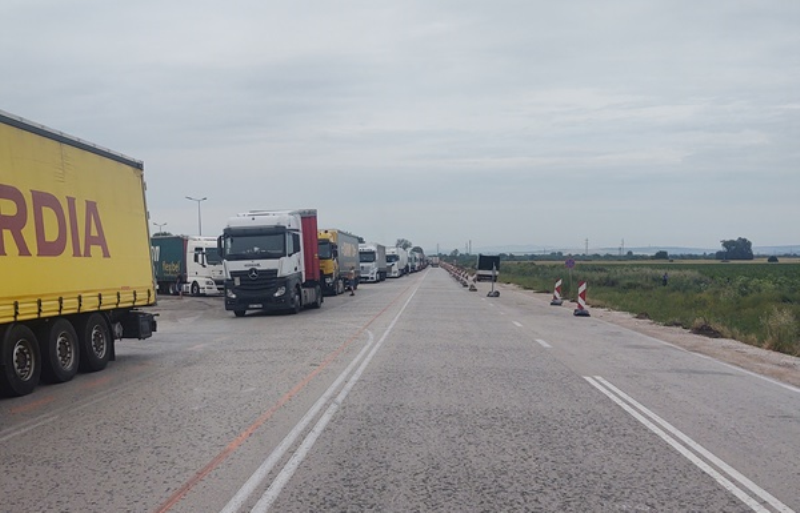 14 километрова опашка се образува на Дунав мост 2 при Видин