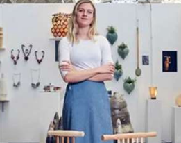 Британска студентка която измисли стол принуждаващ мъжете да седят с