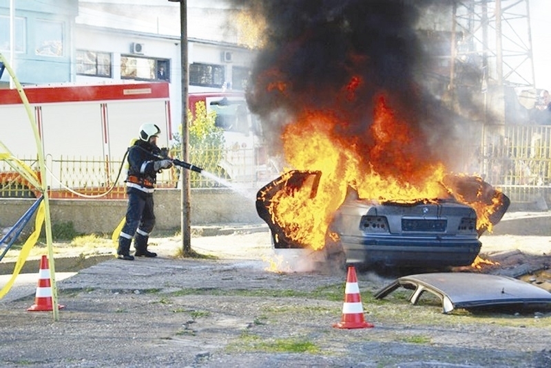 Пожар е съсипал лек автомобил във Видин съобщиха от полицията