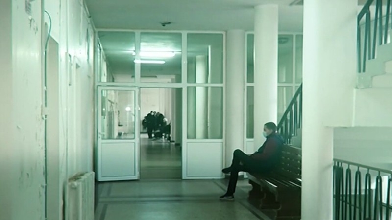 Жена с коронавирус обиколи няколко софийски болници с направление за