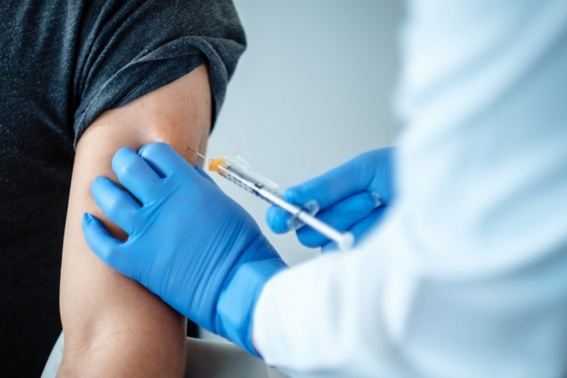 Около една пета от пълнолетните българи вече са напълно ваксинирани.