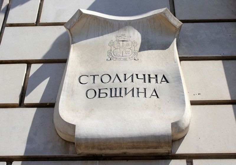 Над година и половина преди местните избори партиите пуснаха въртележката