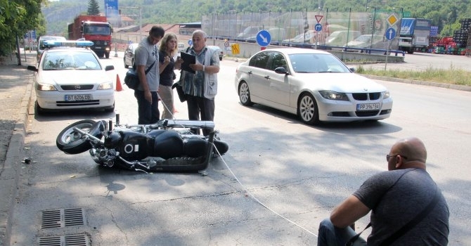 Мъж пострада в катастрофа между мотор и кола в Белоградчик