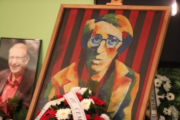 Десетки колеги близки и приятели си взеха последно сбогом с