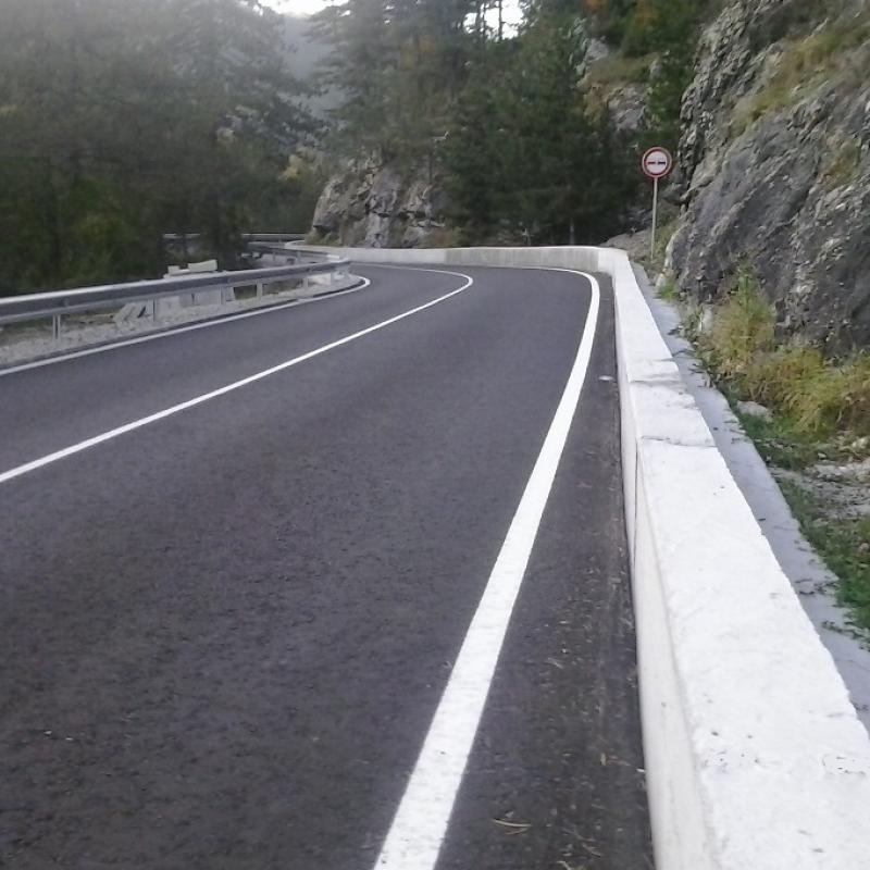 Ограничено е движението през прохода Петрохан за автомобили над 12