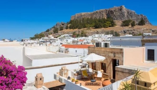 Глоби от 5000 евро и заличаване на незаконни Airbnb имоти в Гърция