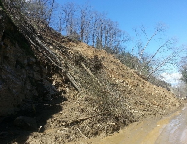 Разраства се свлачището на прохода Шипка предаде БГНЕС Директорът на
