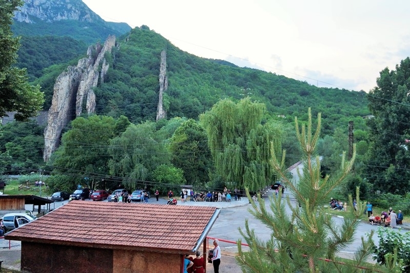 С тематична музикално поетична и фолклорна програма официално бяха открити Ботевите