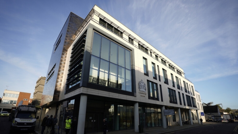 Британските власти повдигнаха обвинения в трафик на хора срещу 23 годишен