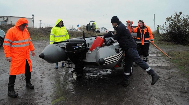 Издирването на двамата изчезнали рибари в езерото Мандра – Ивелин