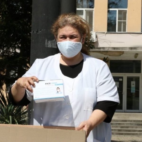Общо 750 медицински маски получи Общината от дарител които бяха