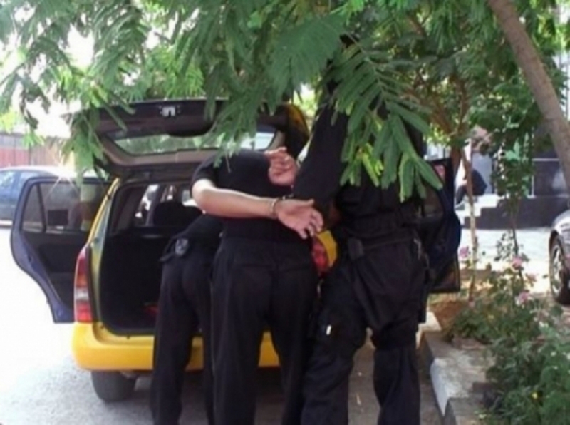 Униформени тарашиха кола във врачанско село откриха кетамин съобщиха от