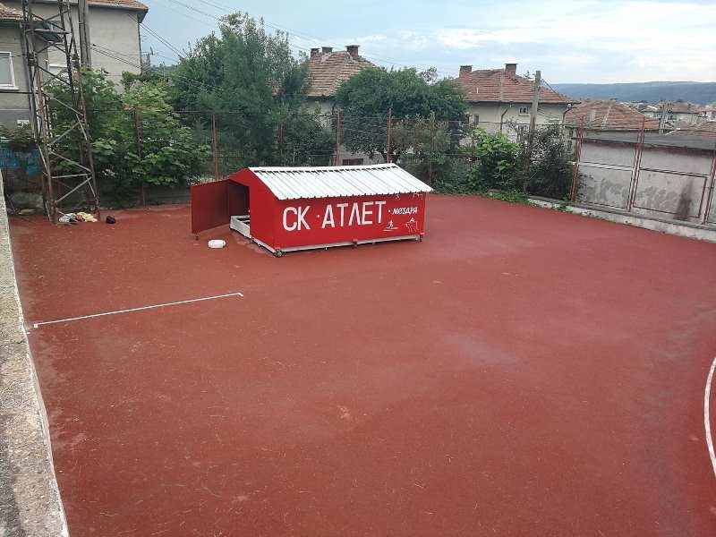 Капитанът далечно плаване Владимир Коловски зарадва спортистите от СК Атлетик