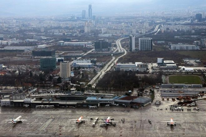 Транспортният министър увери: На български летища няма самолети, участващи във военни операции