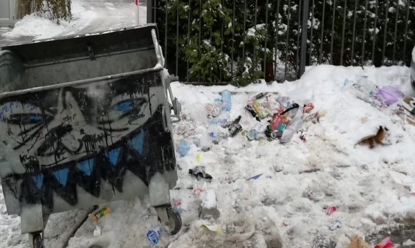 В Търговище общинско предприятие подменя кошчета за боклук след като