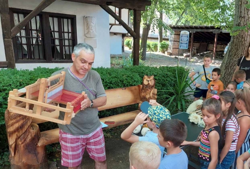 Деца от Враца се насладиха страхотно занаятчийско изживяване в етнографска