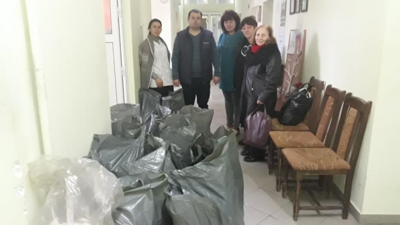 Дарение от постелъчно бельо и дрехи получи Домът за възрастни