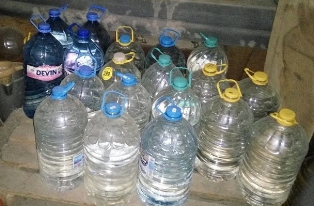 Ченгета тарашиха имот във Видинско намериха близо 150 литра контрабанден