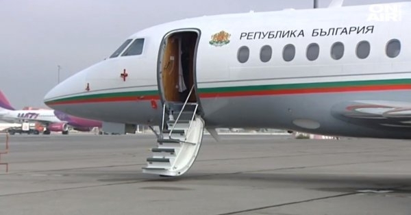 Правителственият самолет Еърбъс А319 е в Москва за да прибере