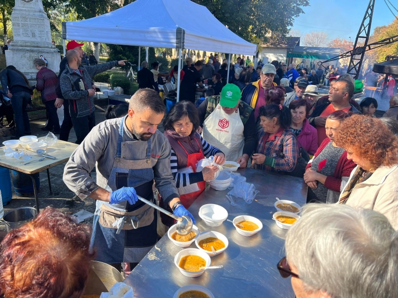 За поредна година земделският производител Стилиян Чомаковски подкрепи храмовия празник