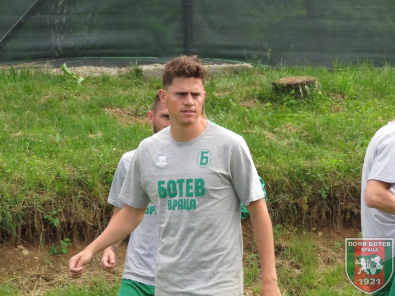 Ботев Враца продължава двуразовите занимания на лагера в Разлог под