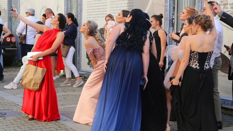 Увеличават се случаите на COVID 19 сред участниците в абитуриентските балове във