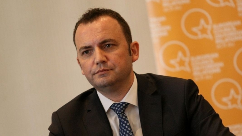 Министърът на външните работи на РС Македония Буяр Османи пристига