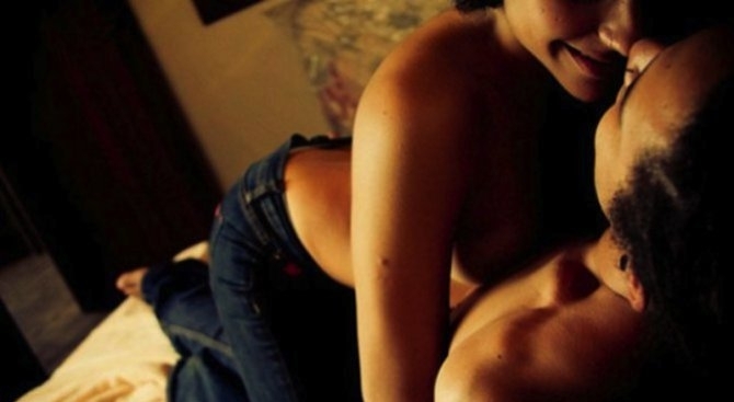 Парламентът на Индонезия прие днес законови поправки забраняващи извънбрачните сексуални