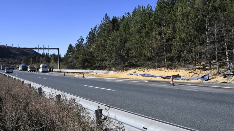 Камион се е обърнал и е затворил новия скоростен път