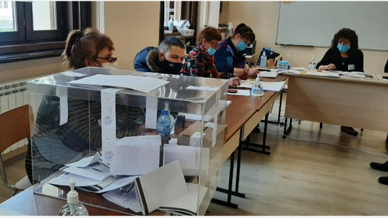 Около 22 е била избирателната активност към 13 часа по