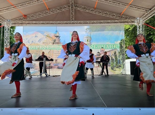 В Берковица отбелязаха Гергьовден с фолклорен концерт /снимки/