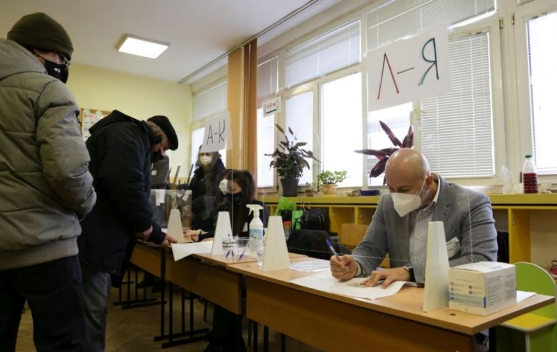 Дават повече пари за избирателните комисии заради работата в епидемична обстановка