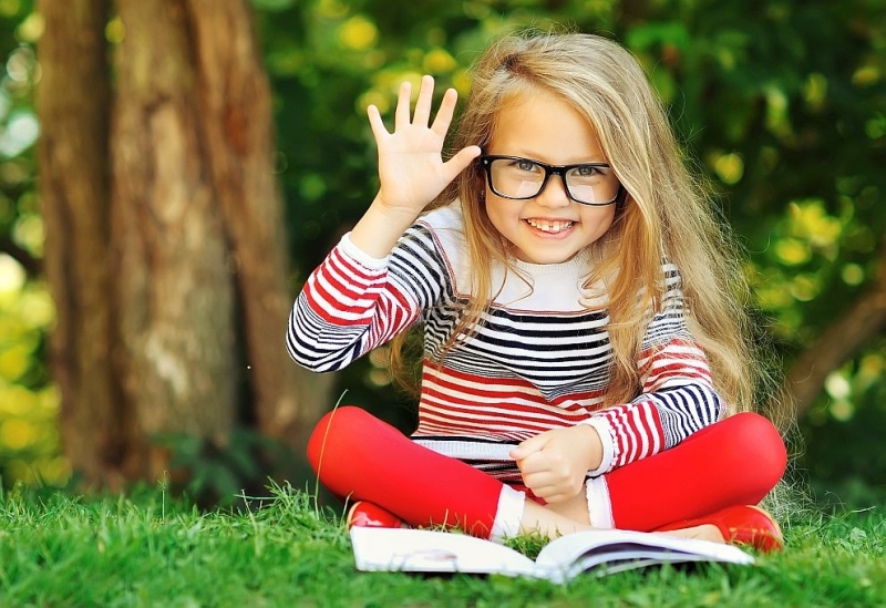 Специалисти от Канада препоръчват децата страдащи от късогледство да прекарват повече