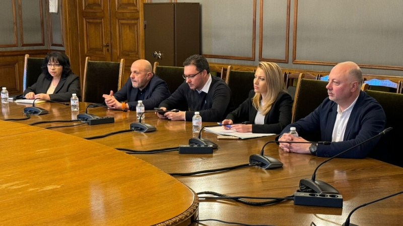 България има нужда от редовно правителство с пълен управленски мандат