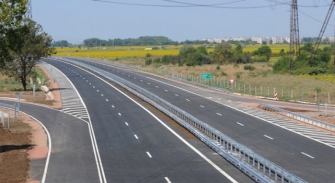 Временно движението при 27 км на АМ Хемус в посока