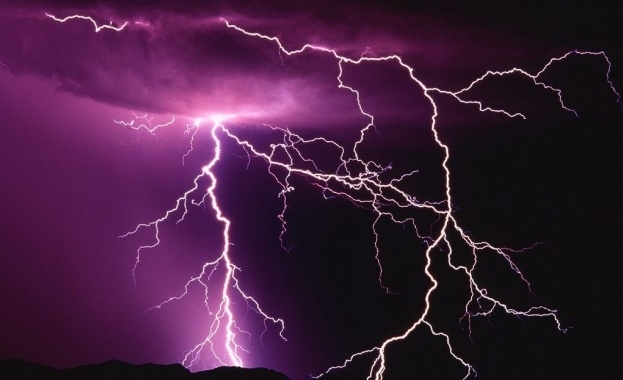 Нов случай на къща ударена от гръмотевица този път