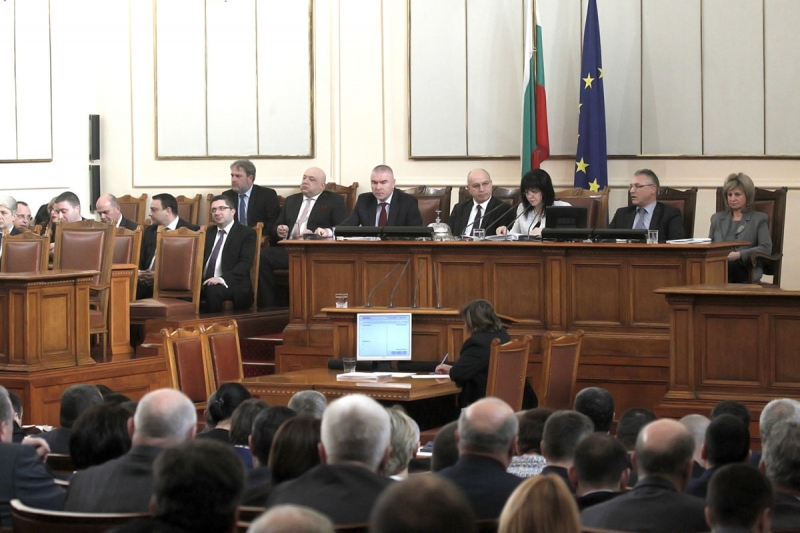 Депутатите на БСП ще продължат да получават заплати дори и