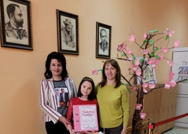 Третокласничката Виктория Цветанова от Враца дари косата си на Асоциацията