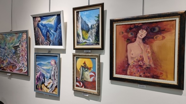 Коледна изложба базар с участието на творци от Враца и региона