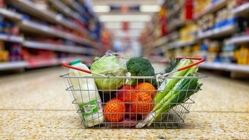 Цените на основните хранителни продукти в България продължават да се