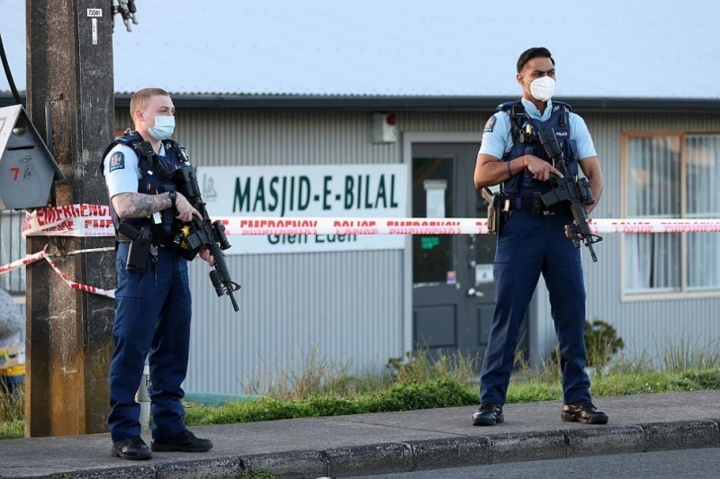 Общо седем човека са били ранени от ислямиста който вчера намушка