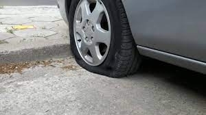 Неизвестни са спукали гумите на кола в Монтана съобщиха от