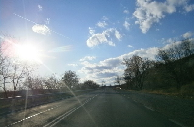 Временно е ограничено движението по път II 15 между Мизия и